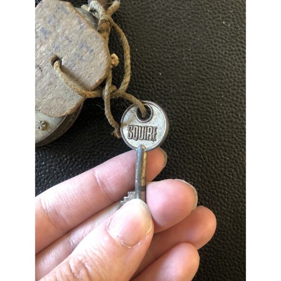 Vintage Squire Old English Genuine Solid Lock With Key Made In England - Picture 4 of 7